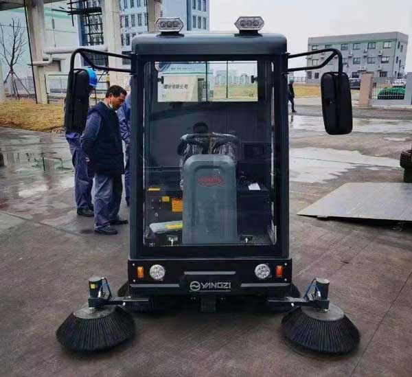 安徽揚子掃地車，全封閉式吸塵清掃