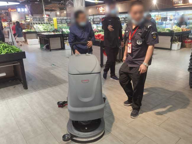 大型商場使用的是什么樣的洗地機(jī)